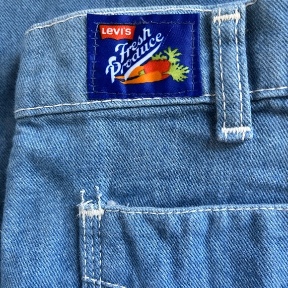Vintage Levi's Fresh Produce Wide Leg Jeans - Picture 4 of 8